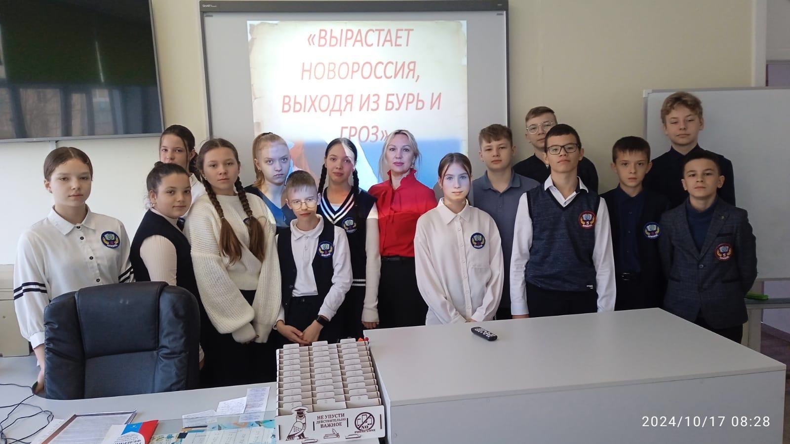 Вырастает Новороссия, выходя из бурь и гроз.